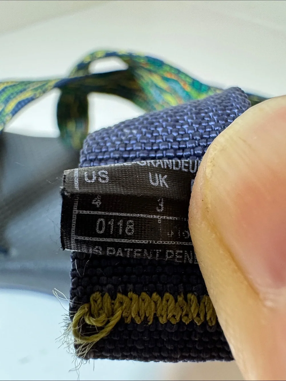 Chaco’s size 4 girls’ blue sandals.